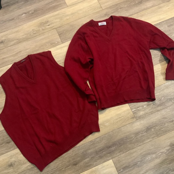 Men's Maroon V-Neck Sweater and Vest Set. - Picture 1 of 4